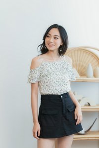 Zia Floral Ruffled Cold-Shoulder Top in White (XS)