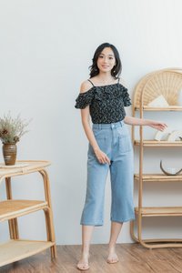 Zia Floral Ruffled Cold-Shoulder Top in Black (XS)