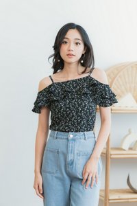 Zia Floral Ruffled Cold-Shoulder Top in Black (XS)