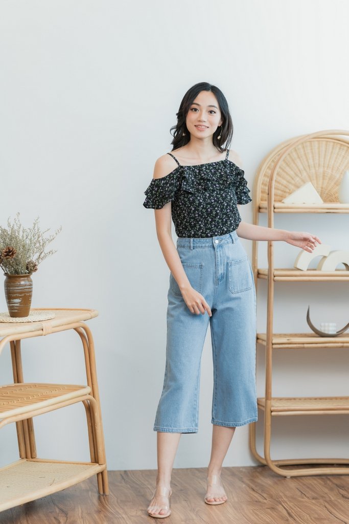 Zia Floral Ruffled Cold-Shoulder Top in Black (XS)