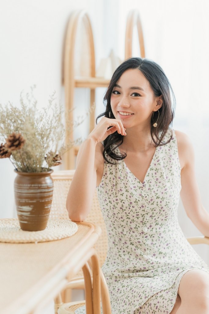 Lola Floral Button Tiered Dress in White (XS)