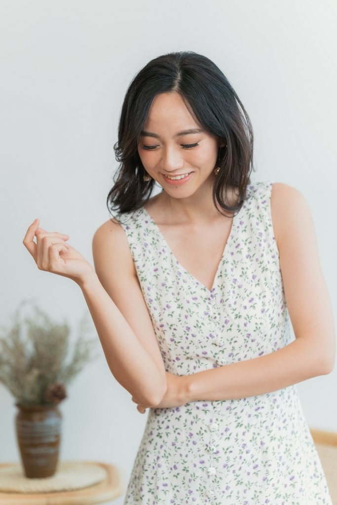 Lola Floral Button Tiered Dress in White (XS)
