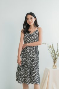 Eloise Floral Pleats Midi Dress in Black(XL)