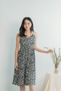 Eloise Floral Pleats Midi Dress in Black(XL)