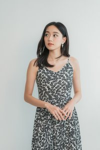 Eloise Floral Pleats Midi Dress in Black(XL)