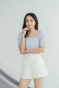 Elina Button Pocket Shorts in White (XS)