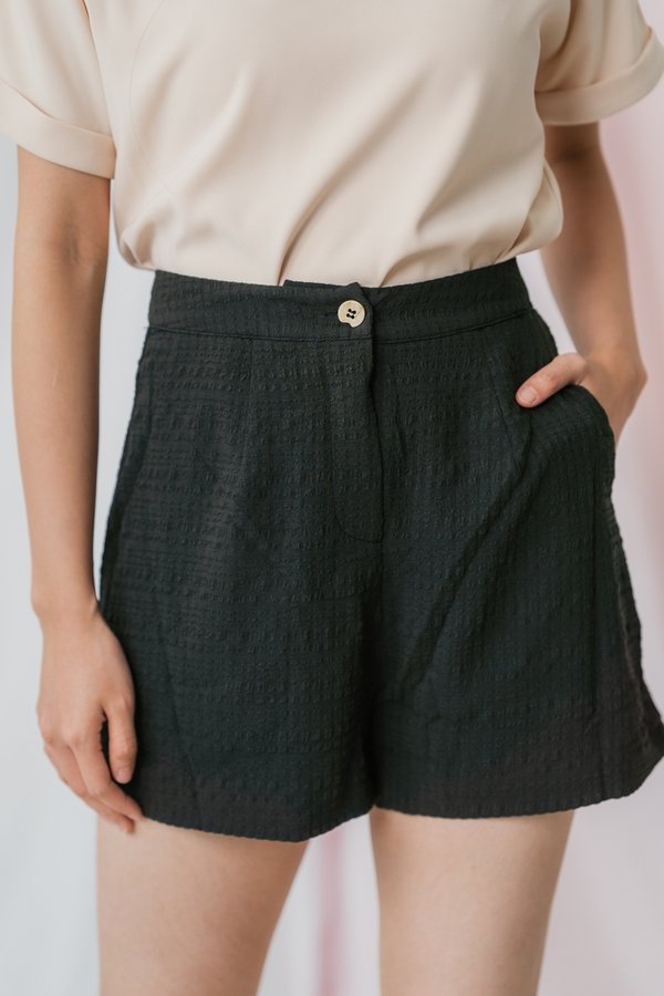 Alessi Textured Pocket Shorts in Black (XS)