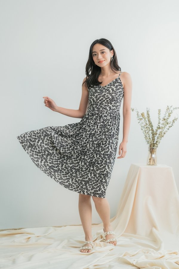 Eloise Floral Pleats Midi Dress in Black(XL)