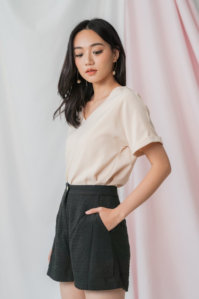 Alessi Textured Pocket Shorts in Black (XS)