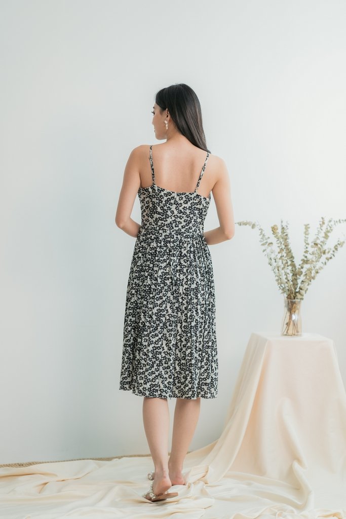 Eloise Floral Pleats Midi Dress in Black(XL)
