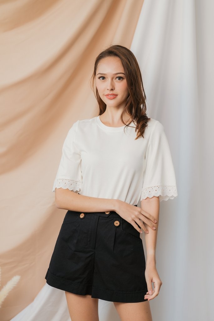 Nyla Button Pocket Shorts in Black (XS)