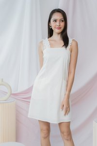 Fleur Ruffles Dress in White (XL)