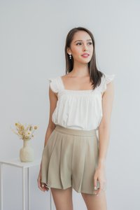 Gene Pleated High Waisted Shorts in Sand (XS)