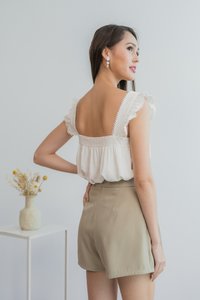 Gene Pleated High Waisted Shorts in Sand (XS)