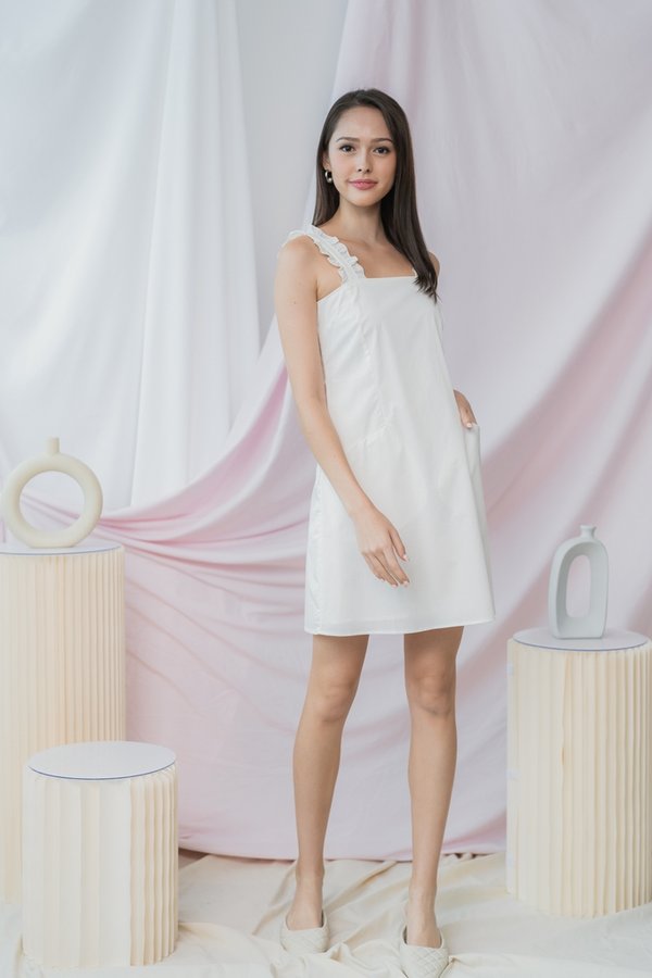 Fleur Ruffles Dress in White (XL)