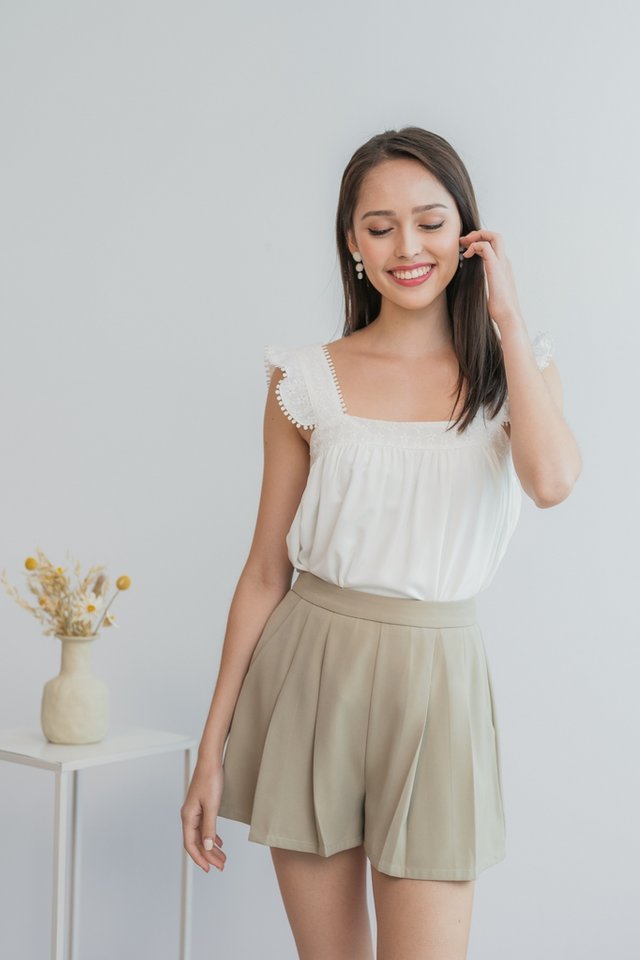 Gene Pleated High Waisted Shorts in Sand 