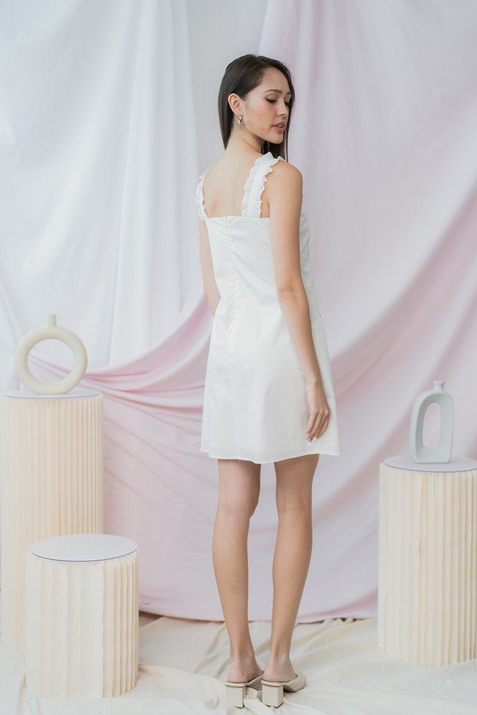 Fleur Ruffles Dress in White (XL)