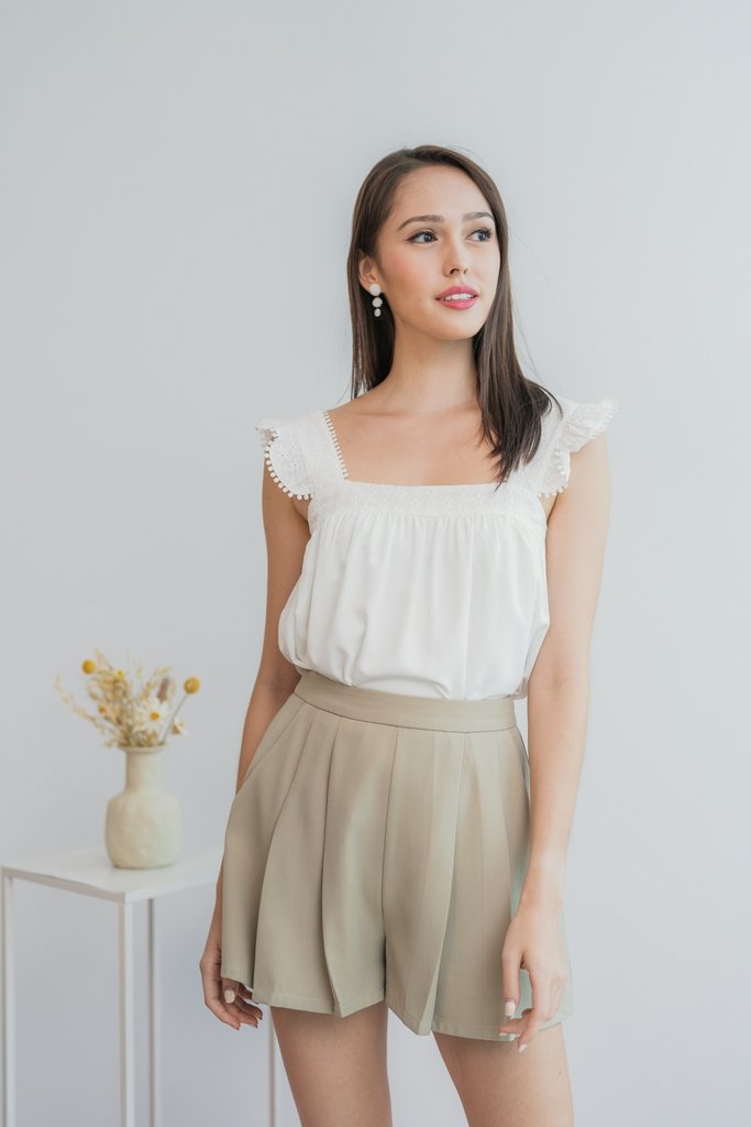 Gene Pleated High Waisted Shorts in Sand (XS)