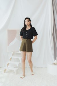 Wayne High-Waisted Button Shorts in Olive (XS)