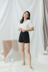 Wayne High-Waisted Button Shorts in Black (XS)