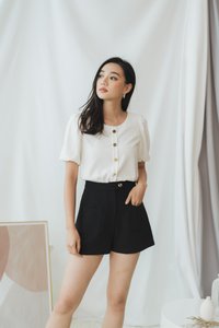 Wayne High-Waisted Button Shorts in Black (XS)