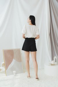 Wayne High-Waisted Button Shorts in Black (XS)
