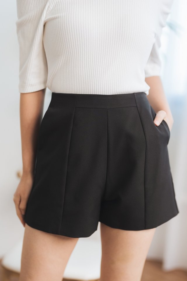 Jasmin High-Waisted Tailored Shorts in Black (XS)