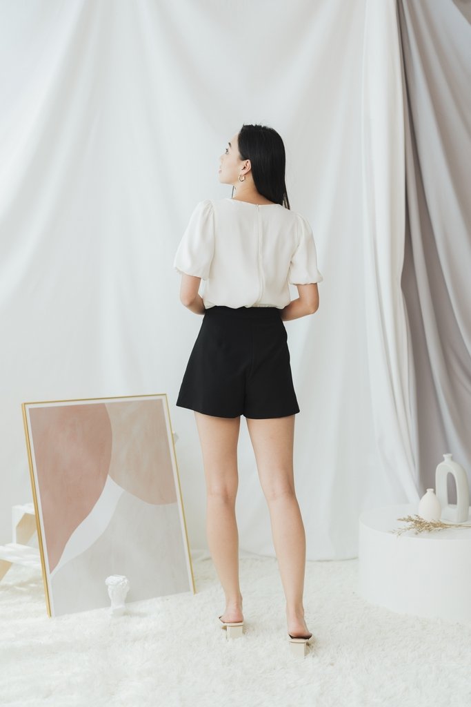 Wayne High-Waisted Button Shorts in Black (XS)