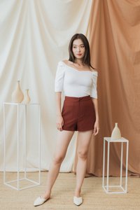 Sharley High-Waisted Tailored Shorts in Maple Brown (XS)