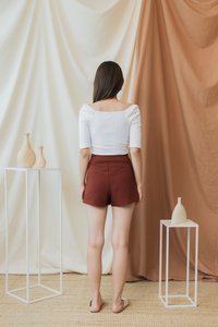 Sharley High-Waisted Tailored Shorts in Maple Brown (XS)