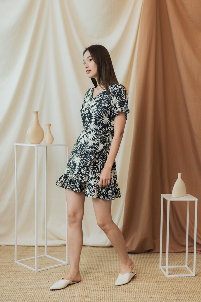 Ariana Floral Signature Ruffles Dress in Black (XS)