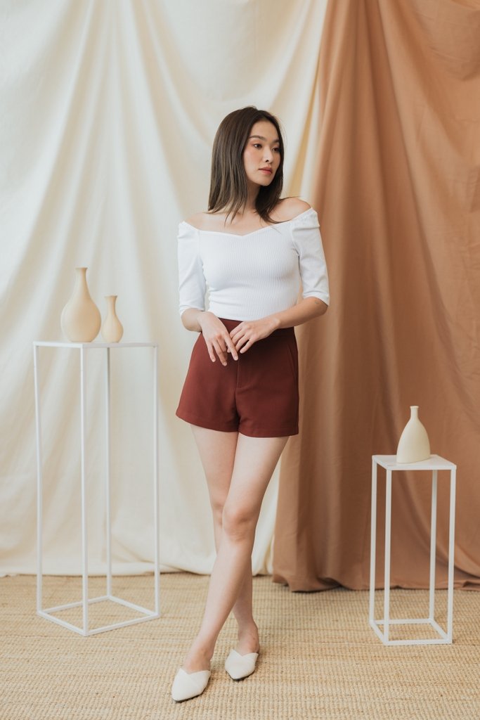 Sharley High-Waisted Tailored Shorts in Maple Brown (XS)