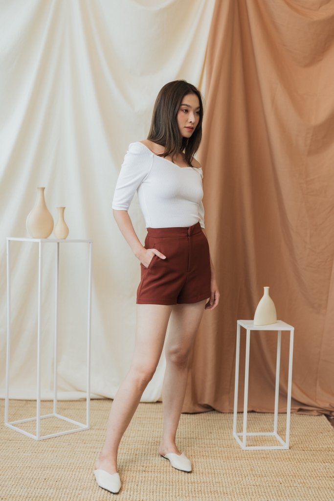 Sharley High-Waisted Tailored Shorts in Maple Brown (XS)