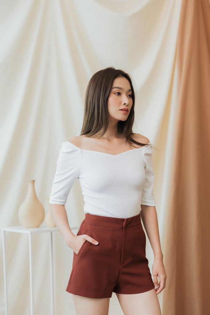 Sharley High-Waisted Tailored Shorts in Maple Brown (XS)