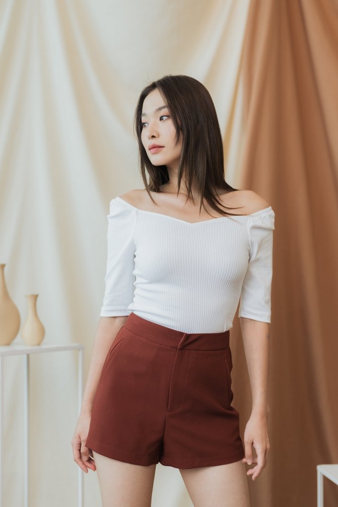 Sharley High-Waisted Tailored Shorts in Maple Brown (XS)