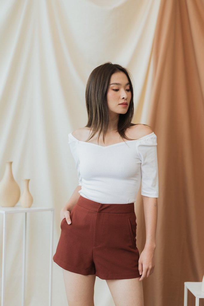 Sharley High-Waisted Tailored Shorts in Maple Brown (XS)