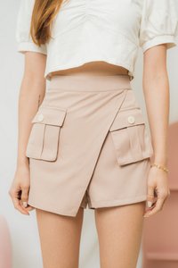 Briella Overlap Pocket Skorts in Khaki