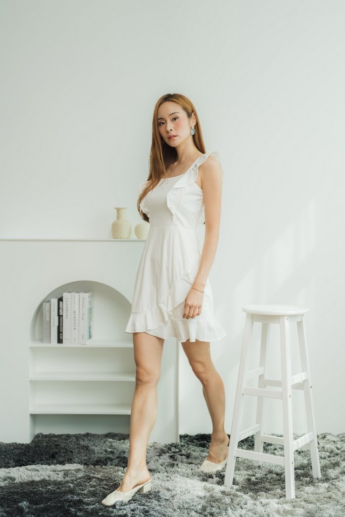 Deanne Flutter Sleeve Ruffled Dress in White (XL)