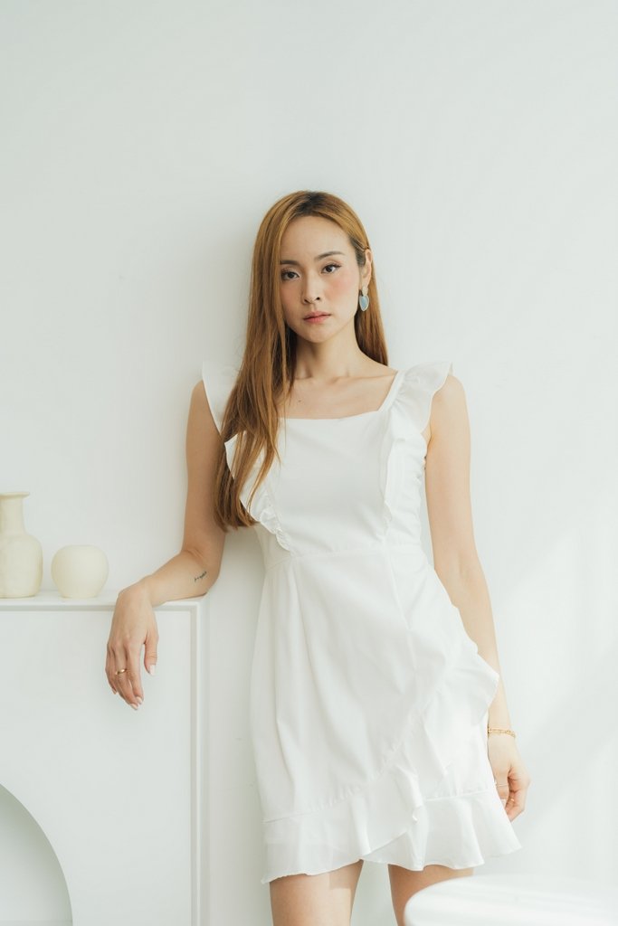Deanne Flutter Sleeve Ruffled Dress in White (XL)