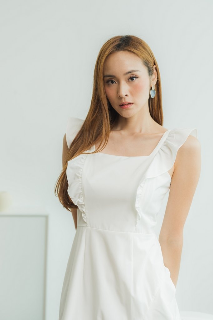 Deanne Flutter Sleeve Ruffled Dress in White (XL)