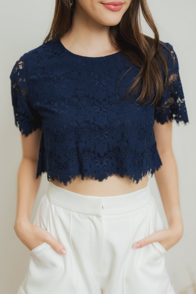 Rhianne Floral Lace Crop Top in Navy (XS)