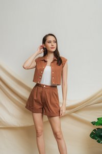 Rylie Button Pocket Short in Brown (XS)