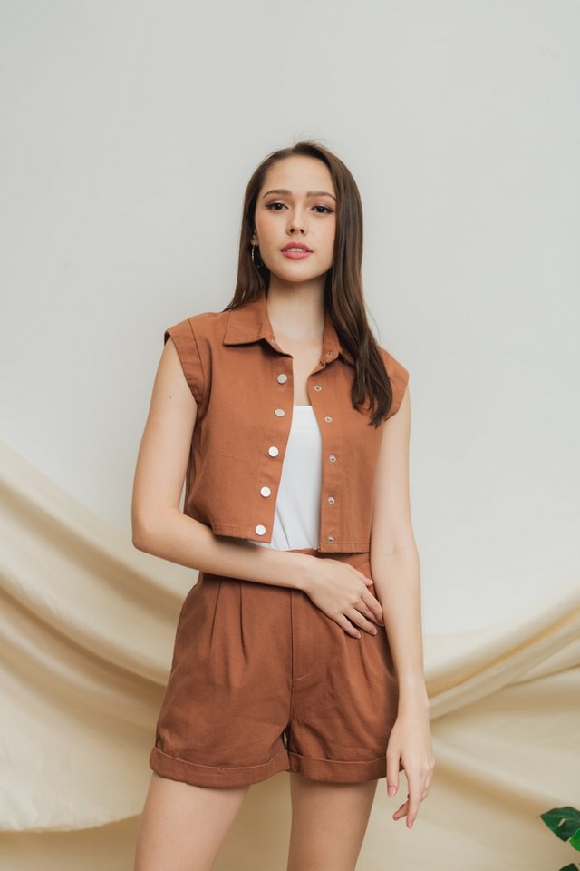 Rylie Button Pocket Short in Brown (XS)