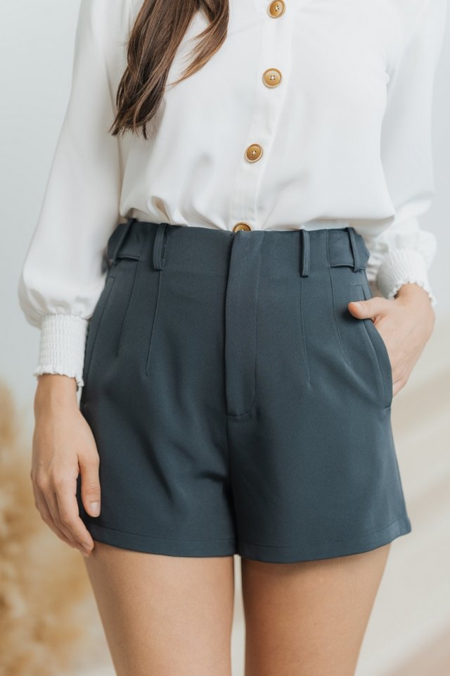 Pauline Pocket Shorts in Grey