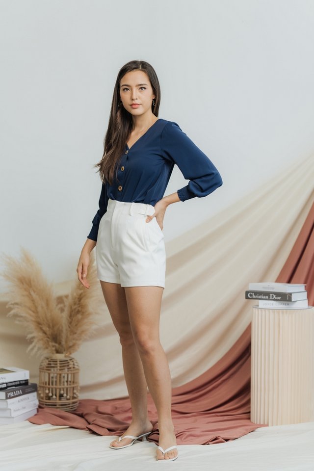 Pauline Pocket Shorts in White (XS)