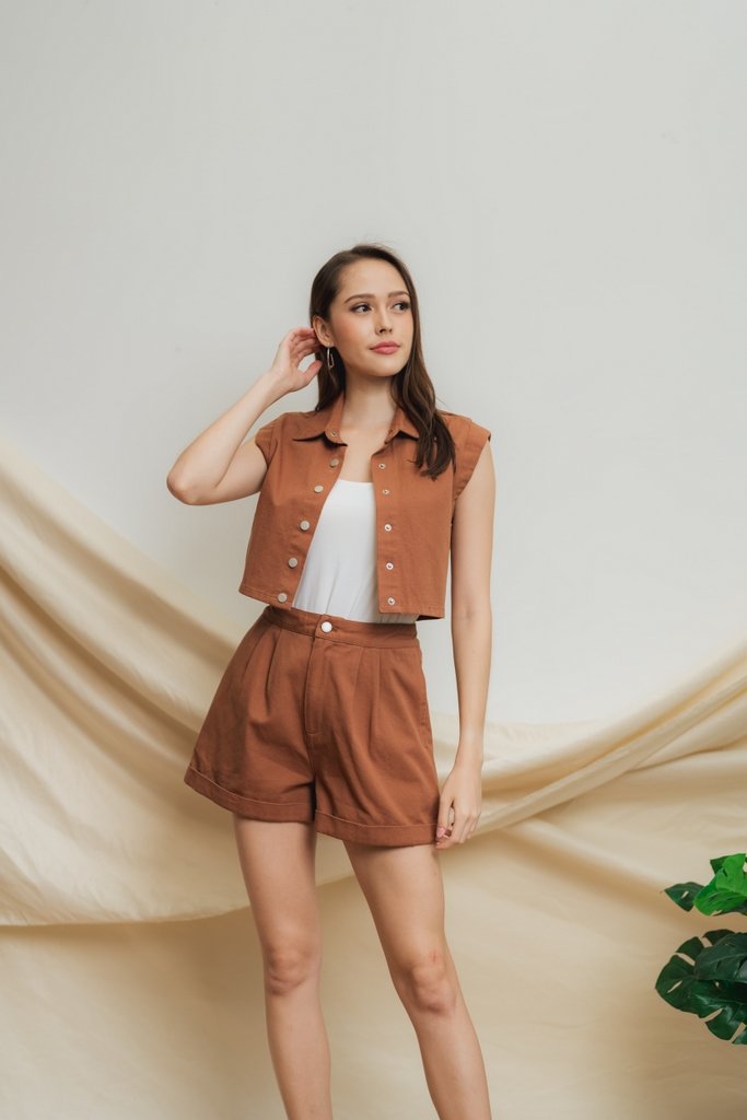 Rylie Button Pocket Short in Brown (XS)