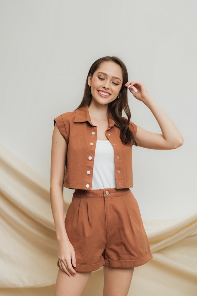 Rylie Button Pocket Short in Brown (XS)