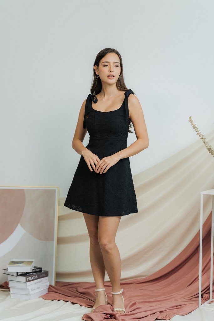Carrie Broderie Tie Ribbon Dress in Black (XS)