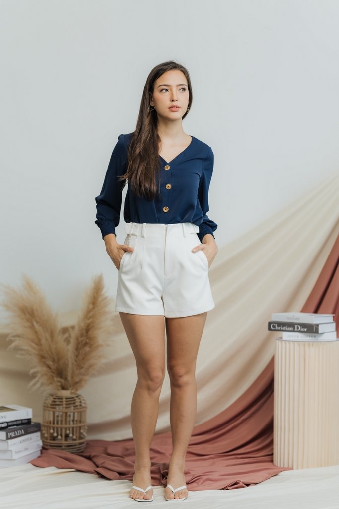 Pauline Pocket Shorts in White (XS)