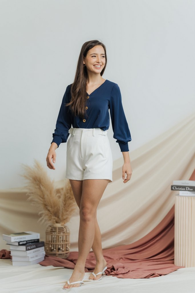 Pauline Pocket Shorts in White (XS)